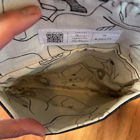 Someone Somewhere Toiletry/Cosmetic Bag from
Delta Airlines - Picture 5 of 5